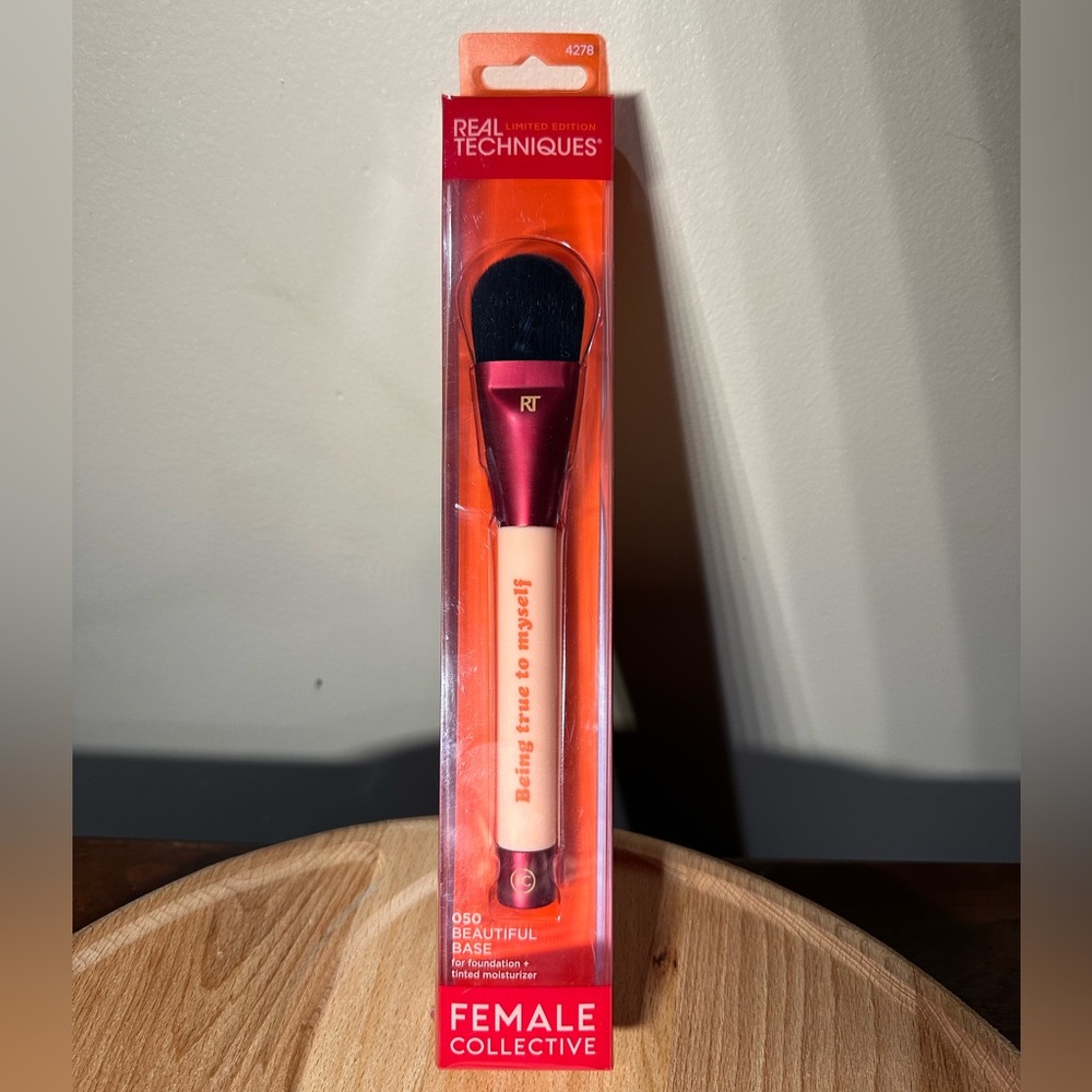 Real Techniques Limited Edition 050 Beautiful Base Brush NIB